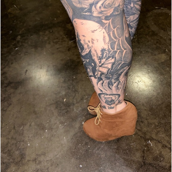 Caramel Suede Wedges (7.5) - Picture 6 of 7